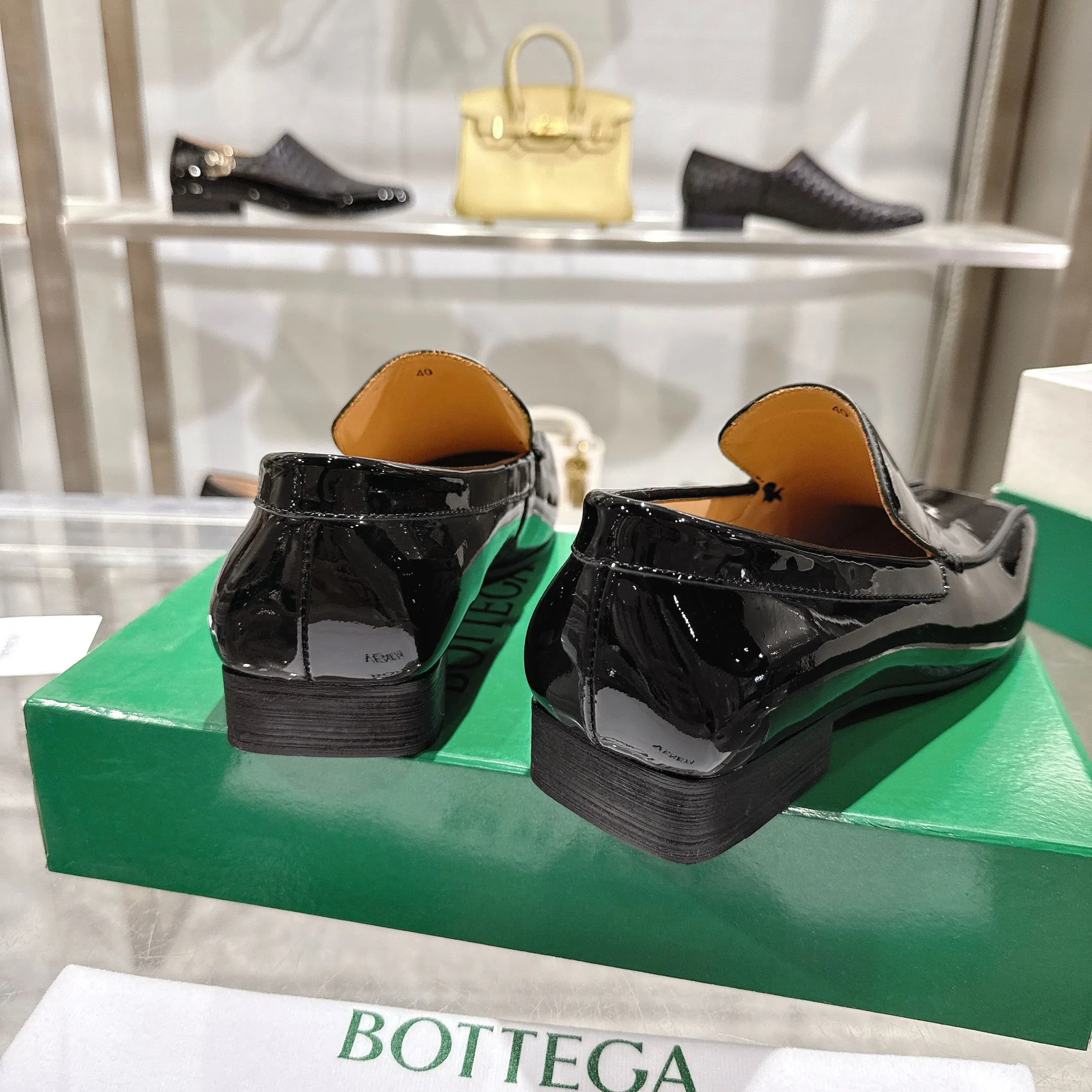 [BV] Top P: 860💰 Couple model, Size: Women 35-39, Men 39--44 (Female 40.41. Men 38. 45, non-refundable) Bottega Veneta 2025 Autumn Counter Synchronous Couple Model Bottega Veneta square-toe low-heeled shoes woven from mixed-breed sheep! Patent leather matching! Low-key luxury and solid color! Leather outsole! [Rose][Rose]! Purely hand-woven and operated, the original board is reproduced one-to-one! quality assurance!